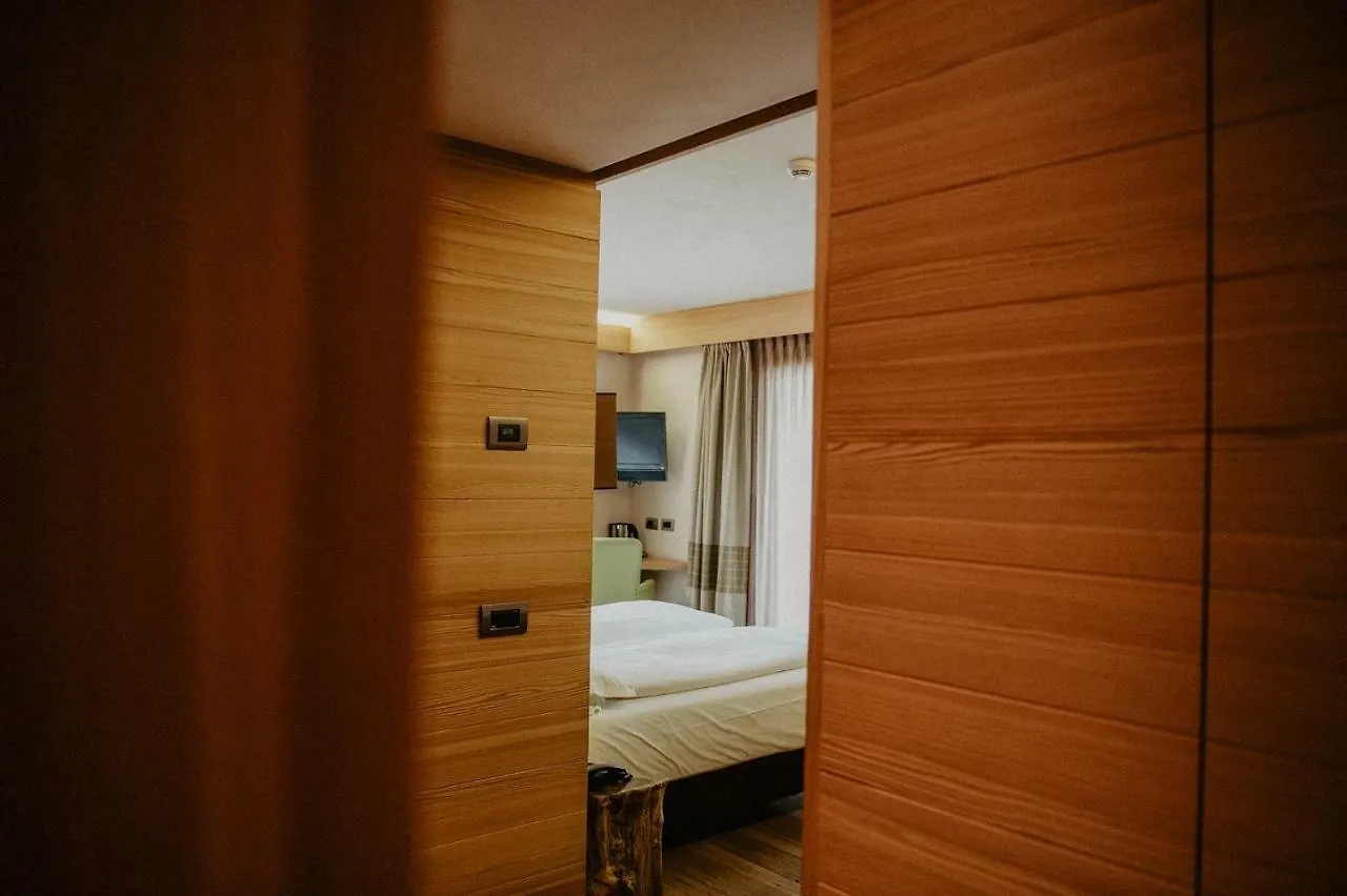 Hotel Larice Livigno 4*,