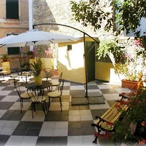 https://camere-dautore-la-poesia.hotelitalianriviera.com