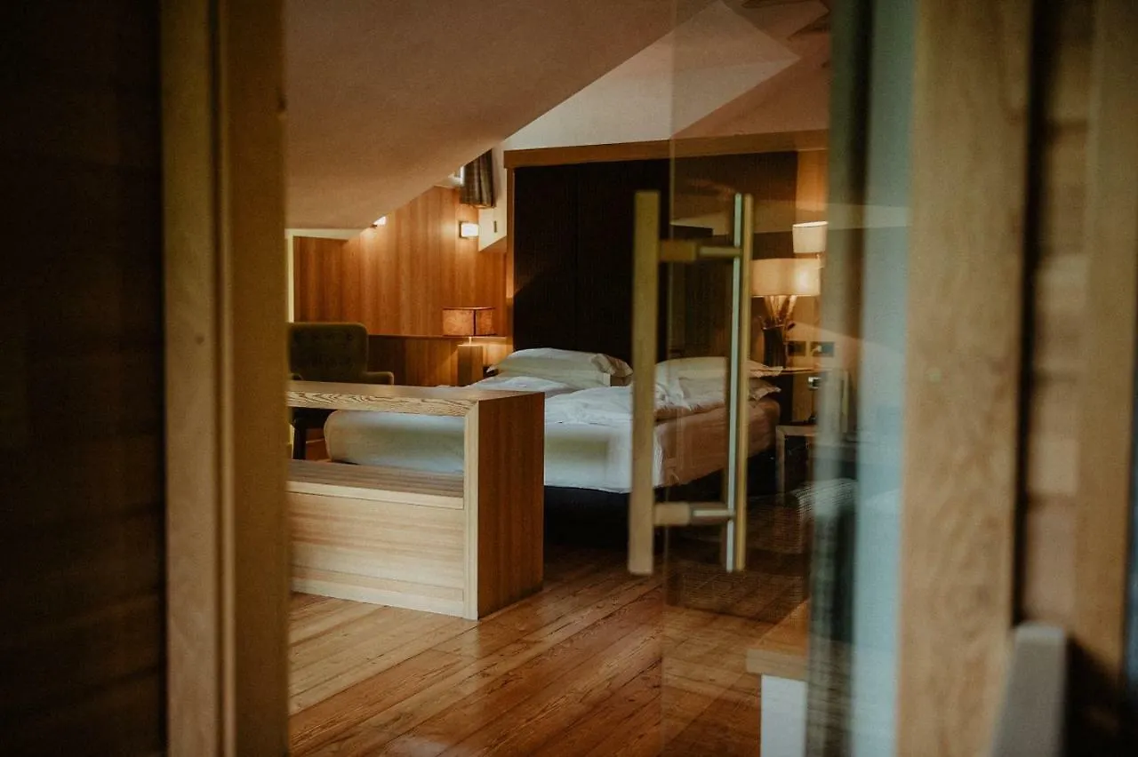 Hotel Larice Livigno 4*,